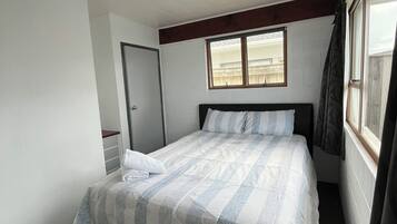 2 間睡房、房內夾萬、Wi-Fi、床單