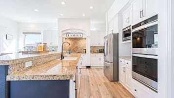 Vila, pemandangan gunung | Dapur pribadi | Microwave, oven, mesin espresso, dan mesin pembuat kopi/teh