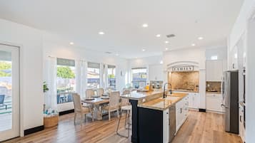 Villa, Mountain View | Private kitchen | Microwave, oven, espresso maker, coffee/tea maker