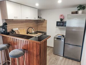 Fridge, microwave, oven, cookware/dishes/utensils
