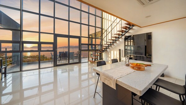 Basic Room, 1 Bedroom (Room 302) | Exterior - Geoje Ahat Spa Pension (Geoje)