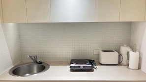 Fridge, microwave, stovetop, dishwasher