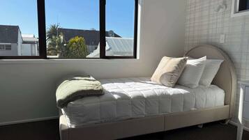 4 bedrooms, desk, iron/ironing board, WiFi