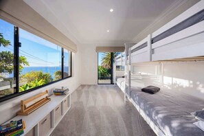 6 多间卧室、办公桌、熨斗/熨衣板、WiFi