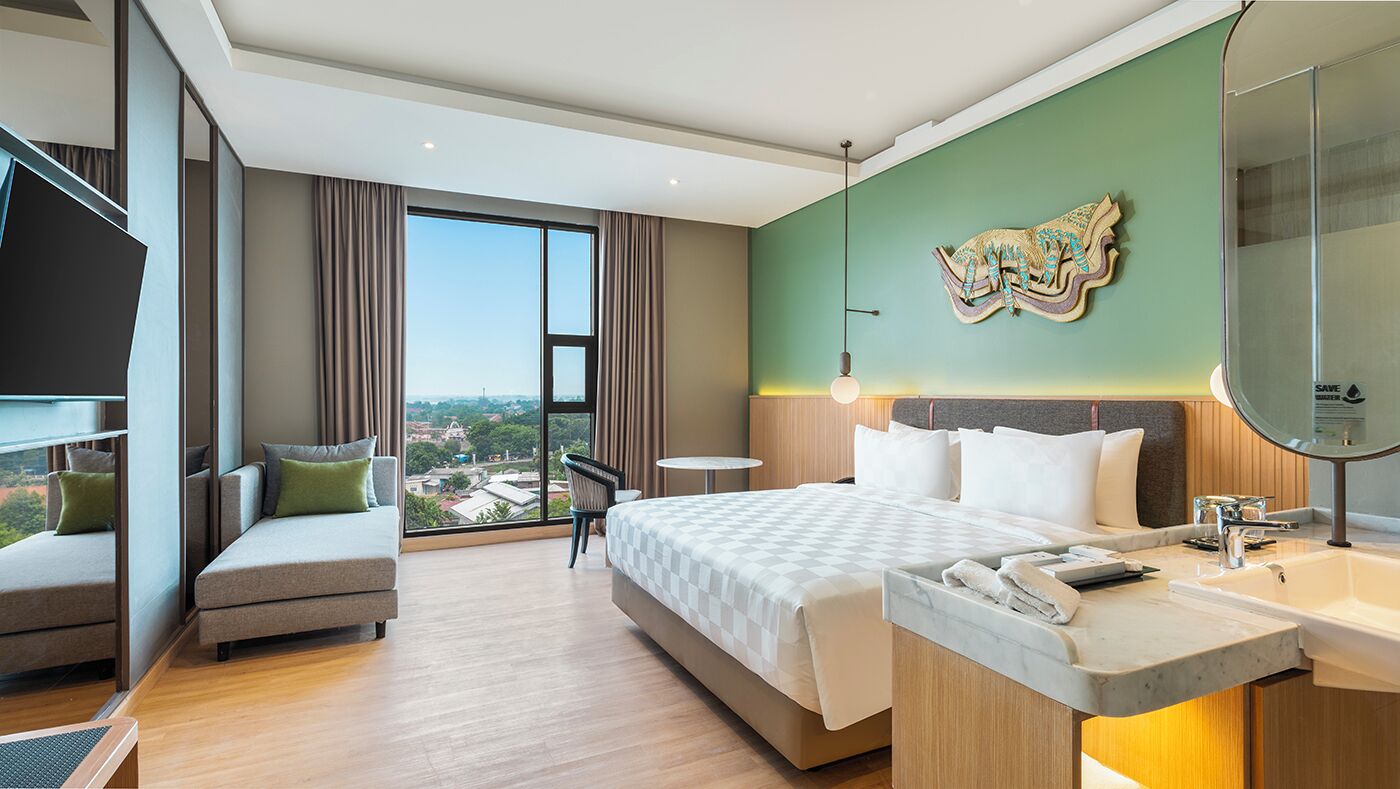 Premier Room | In-room safe, desk, free WiFi, bed sheets