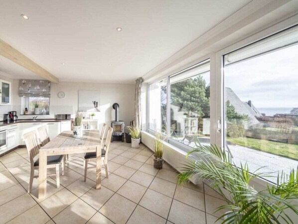 House | Dining - Holiday Home With 1 Bedroom (Schashagen)