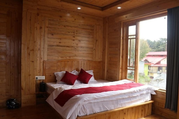 Superior Quadruple Room, Mountain View | Free WiFi - The OutHouse Forest View - Kalatop (Dalhousie)