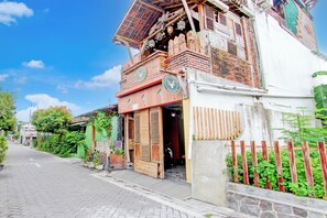 Front of property - OYO 94405 D'classic Homestay (Yogyakarta)