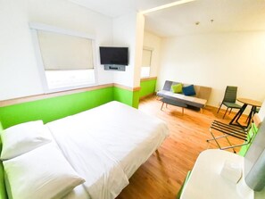 Deluxe Queen Room | 1 bedroom, free WiFi