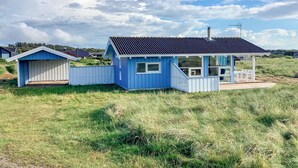 A blue house with a sloped roof and a small porch. - Stunning home in Hjørring with WiFi (Hjørring)
