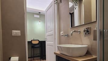 Dusche, Haartrockner, Bidet, HandtĂŒcher