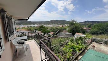 Apartment (Standard Two Bedroom Apartment) | Balcony