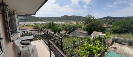 Apartment (Standard Two Bedroom Apartment) | Balcony