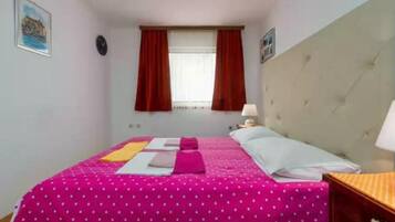 Apartment (Three-Bedroom Apartment) | 3 bedrooms, free WiFi