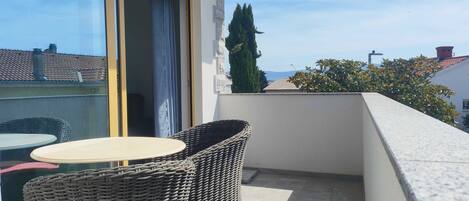 Apartment (Standard One Bedroom Apartment with S) | Balcony