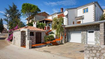 Apartment (Standard One Bedroom Apartment with S) | Exterior