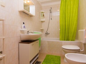 Apartment (Two Bedroom Apartment with Terrace) | Bathroom | Towels