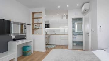 Studio (Studio Apartment with Terrace) | 1 bedroom, free WiFi