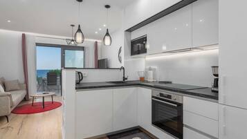 Studio (Studio Apartment with Terrace) | Private kitchen | Fridge