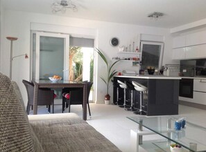 Villa (Three Bedroom Villa with Private Pool) | Eigene Küche | Kühlschrank