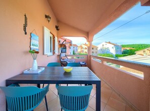Huoneisto (Two Bedroom Apartment with Terrace an) | Terassi/patio