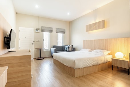 Standard Double Room | Desk, free WiFi, bed sheets