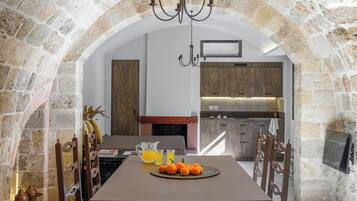 Deluxe Apartment, Balcony, Garden View | Private kitchen | Espresso maker, electric kettle