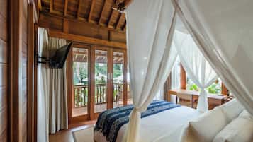 1 bedroom, in-room safe, iron/ironing board, free WiFi