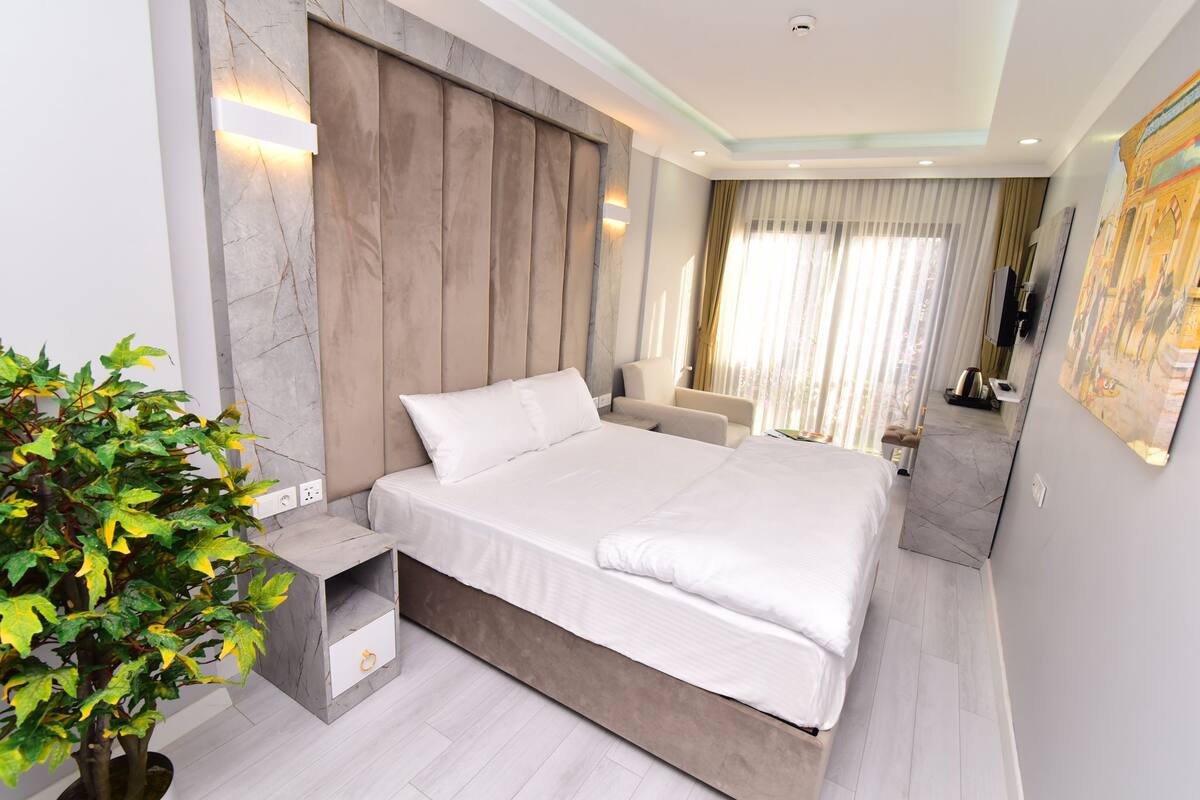 Deluxe Double Room, Garden View | Laptop workspace, iron/ironing board (on request), cribs (free)