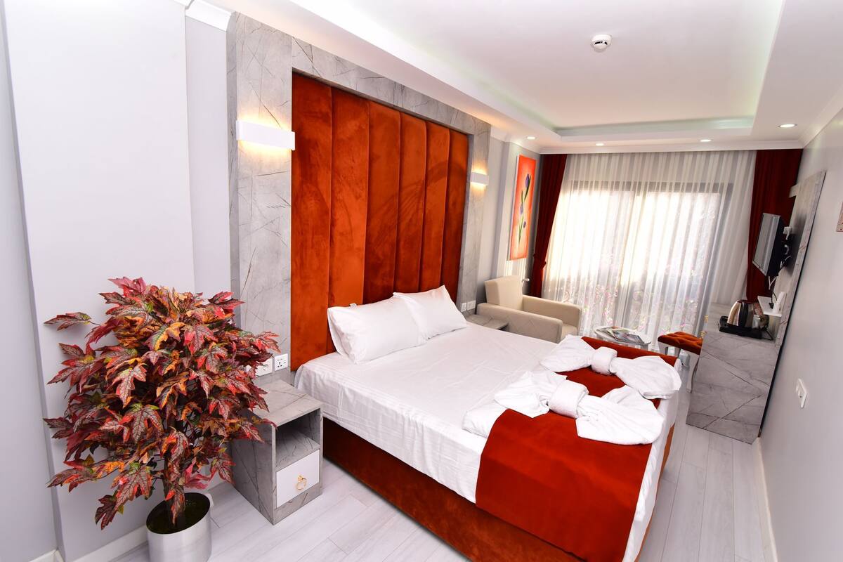 Deluxe Double Room, Sea View | Laptop workspace, iron/ironing board (on request), cribs (free)