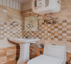 エグゼクティブ ルーム | バスルーム | シャワー、石鹸、シャンプー、トイレットペーパー