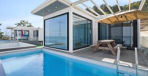 Special Poolvilla (Random) | Skrivebord, skrivebord for bærbar PC, lydisolert og sengetøy