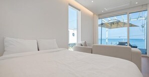 Desk, laptop workspace, soundproofing, bed sheets - Space Yeongdeok (Yeongdeok)