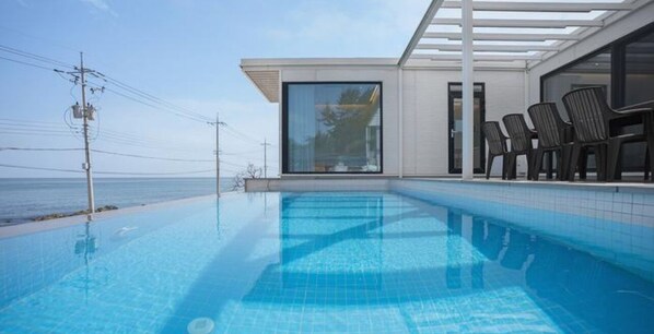 Premium Poolvilla | Skrivebord, skrivebord for bærbar PC, lydisolert og sengetøy