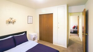 2 bedrooms, iron/ironing board, WiFi