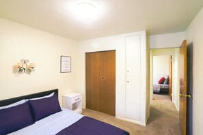 2 bedrooms, iron/ironing board, WiFi