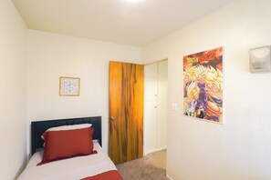 2 habitaciones, tabla de planchar con plancha y wifi