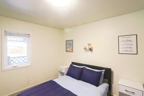 2 bedrooms, iron/ironing board, WiFi