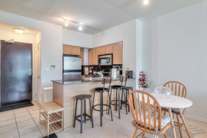 Economy Apartment | In-room dining
