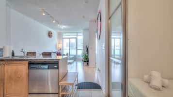 Economy Apartment | Private kitchen | Full-size fridge, microwave, oven, stovetop