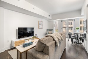 Luxury Apartment | Living area - Rivetstays - The Britt (Toronto)
