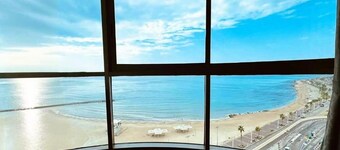 Charming 2-bedroom apartment in soothing Haifa with AC, WiFi