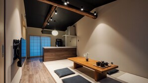 อพาร์ทเมนท์, 2 ห้องนอน, ปลอดบุหรี่ | ห้องนั่งเล่น | ทีวีจอแบน