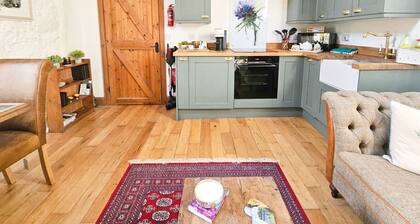 Beautiful private villa for 2 guests with WIFI, TV, patio and panoramic view