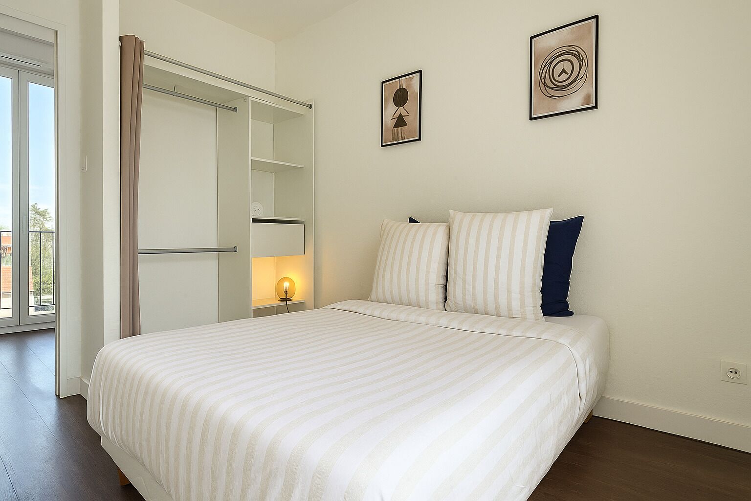 3 slaapkamers, een strijkplank/strijkijzer, reisbedje, wifi