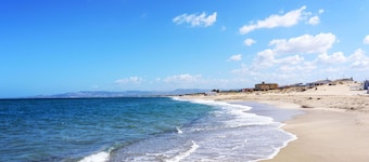 Nice apartment in villa for 5 guests with pool, WIFI, A/C, TV and patio