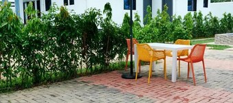 Villas Botelie located 300m from the Lobé Falls.