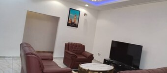 Villas Botelie located 300m from the Lobé Falls. 