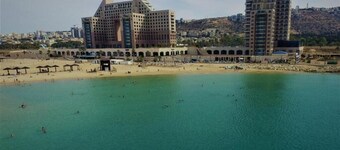 Charming 1-bedroom apartment in terrific Haifa with WiFi, AC
