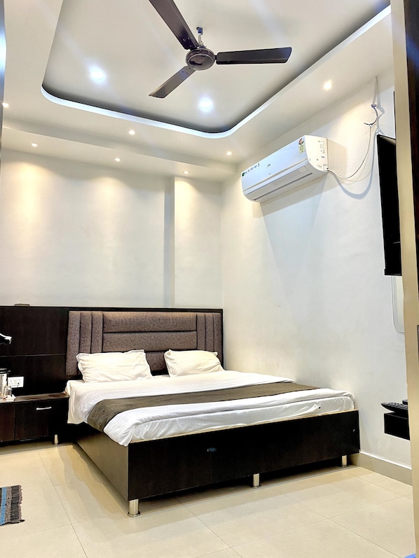Air conditioning - Butterfly Inn (Varanasi)
